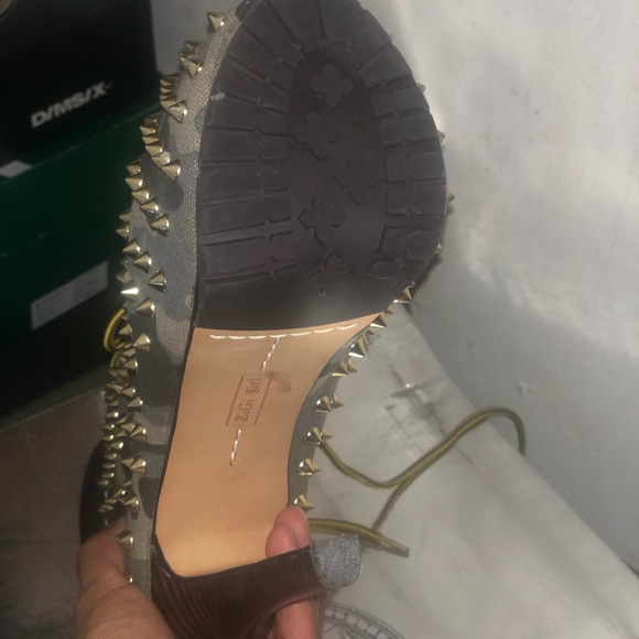 Shoes - Picture 3 of 6